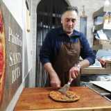 Qui come la focaccia � pi� sottile e croccante. �Prepariamo un prodotto pi� leggero con materie prime di qualit�, tra i quali un olio di prima scela�, afferma il proprietario Giuseppe